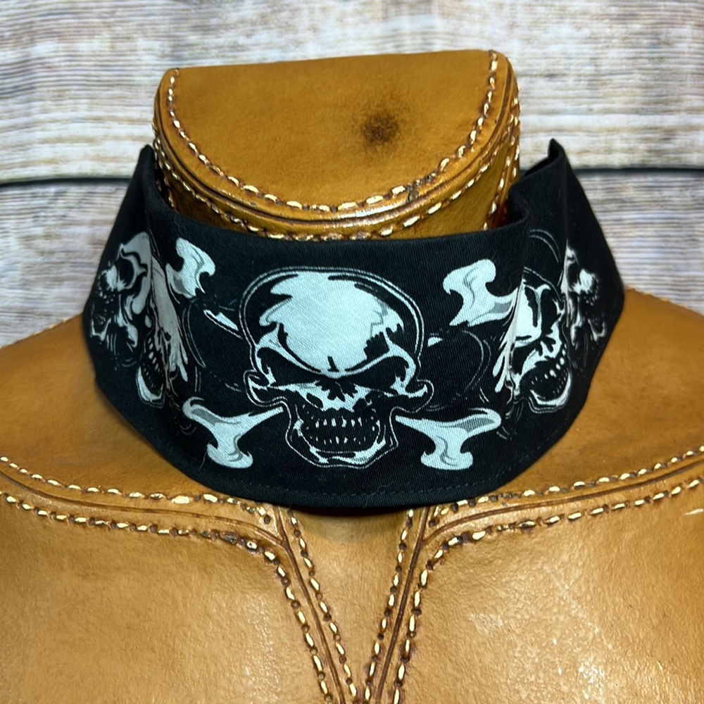 Reversible adjustable motorcycle skull black paisley headband